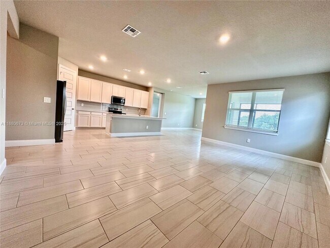 Building Photo - 9035 Dahlia Cir