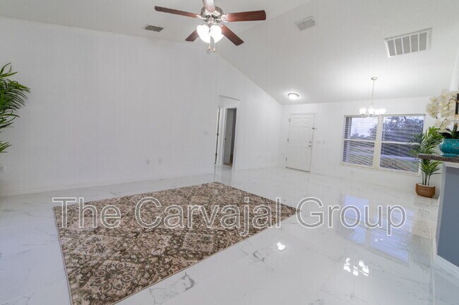 Building Photo - 5107 SW 165th St Rd