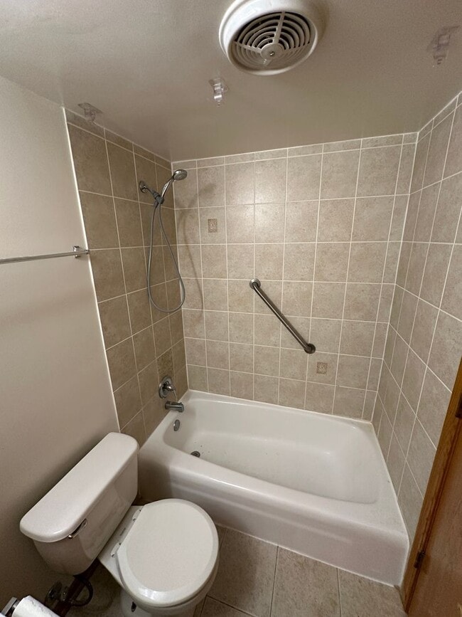 Building Photo - Great studio apartment in convenient locat...