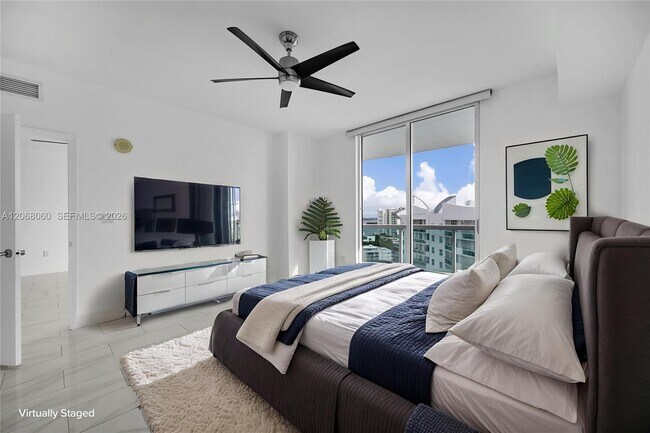 Building Photo - 7900 Harbor Island Dr