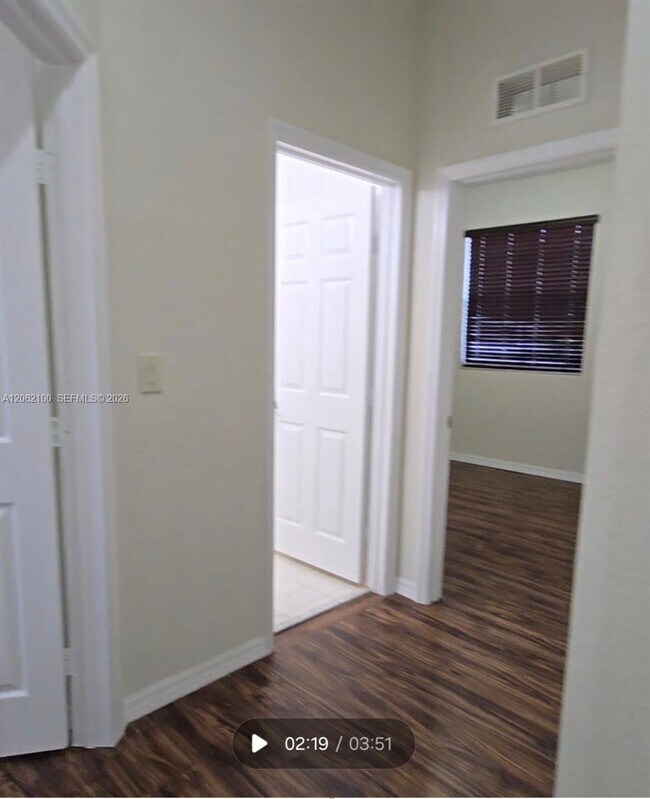 Building Photo - 4917 SW 141st Ave