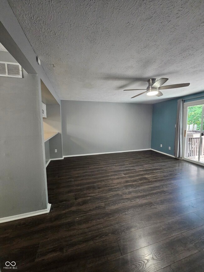Building Photo - 9459 Timber View Dr