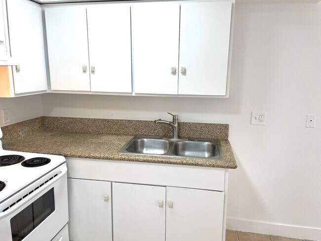 Building Photo - 3351 Brussels St