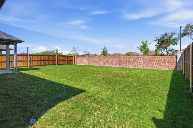 Building Photo - 637 Sierra Rdg