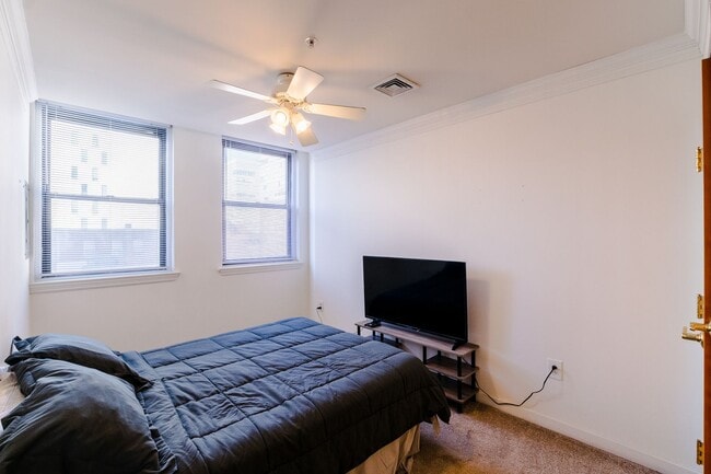 Building Photo - One Bed Chestnut View Condo
