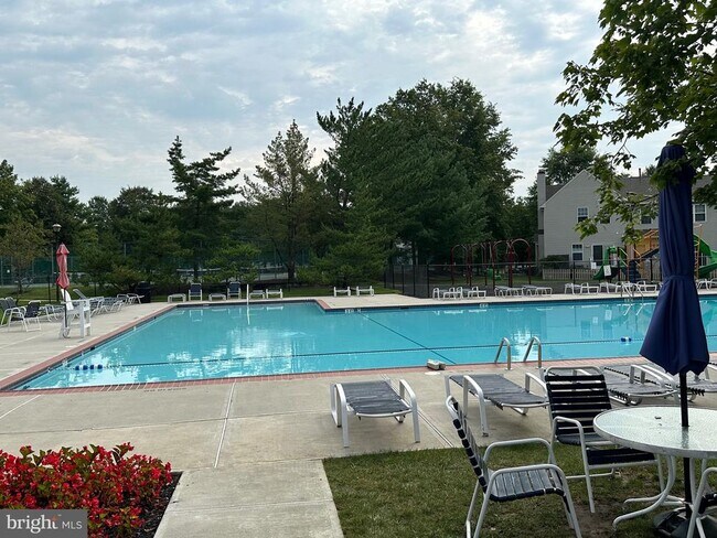 Building Photo - 128 Andover Pl