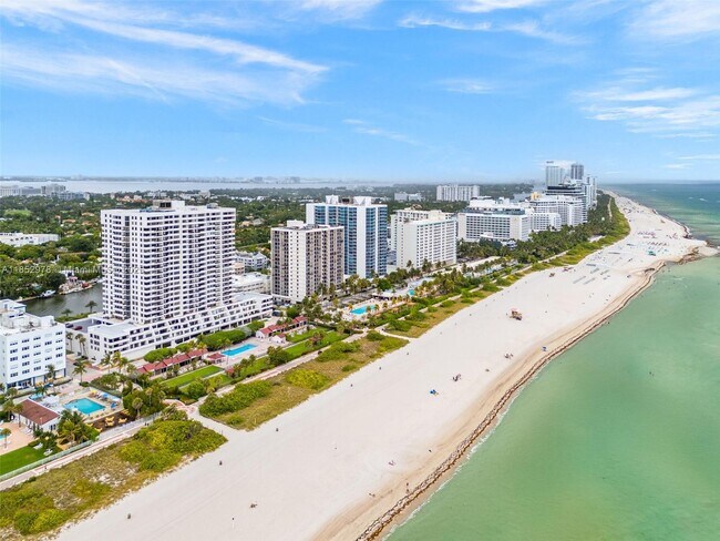 Building Photo - 2555 Collins Ave