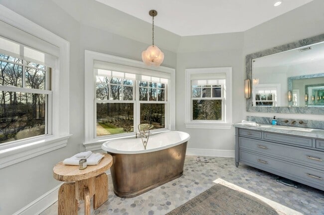 Building Photo - 21 Barn Ln