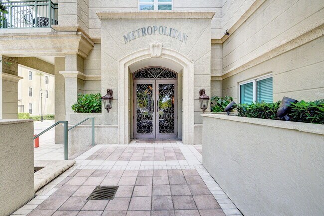 Building Photo - 403 S Sapodilla Ave