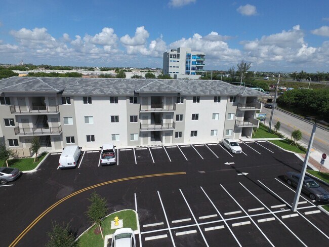 Building Photo - The District