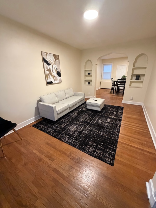 Building Photo - 507 E Cold Spring Ln