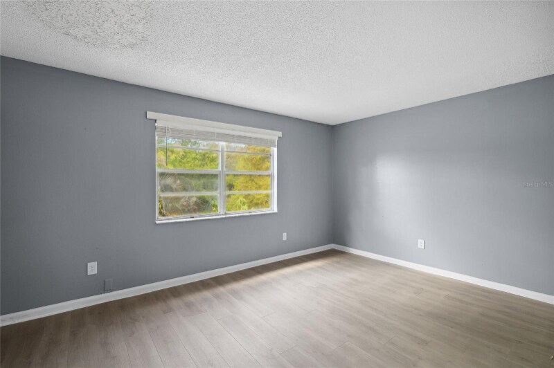 Building Photo - 156 Douglas Rd W