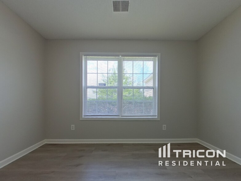 Building Photo - 404 Castle Ridge Dr