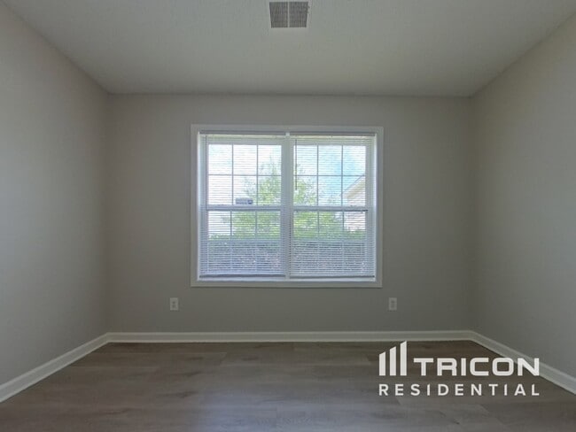 Building Photo - 404 Castle Ridge Dr