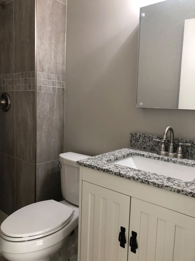 Building Photo - Wheeling, Lexington Commons 2BR/2BA 1 Garage & 2 Pools!