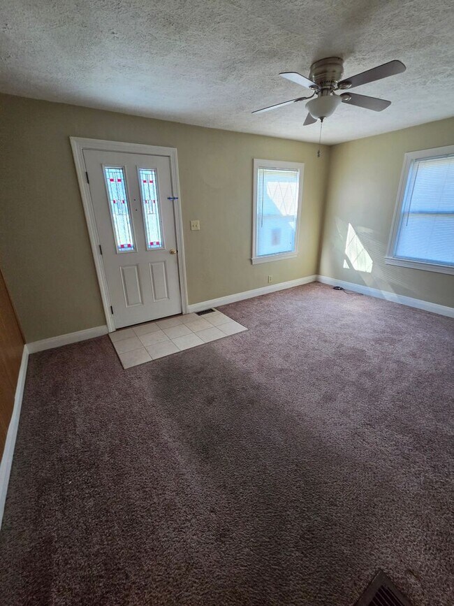 Building Photo - 1091 Bicknell Ave