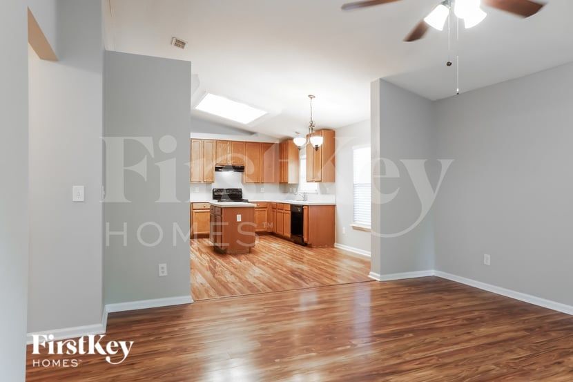 Building Photo - 1460 Greenway Pl