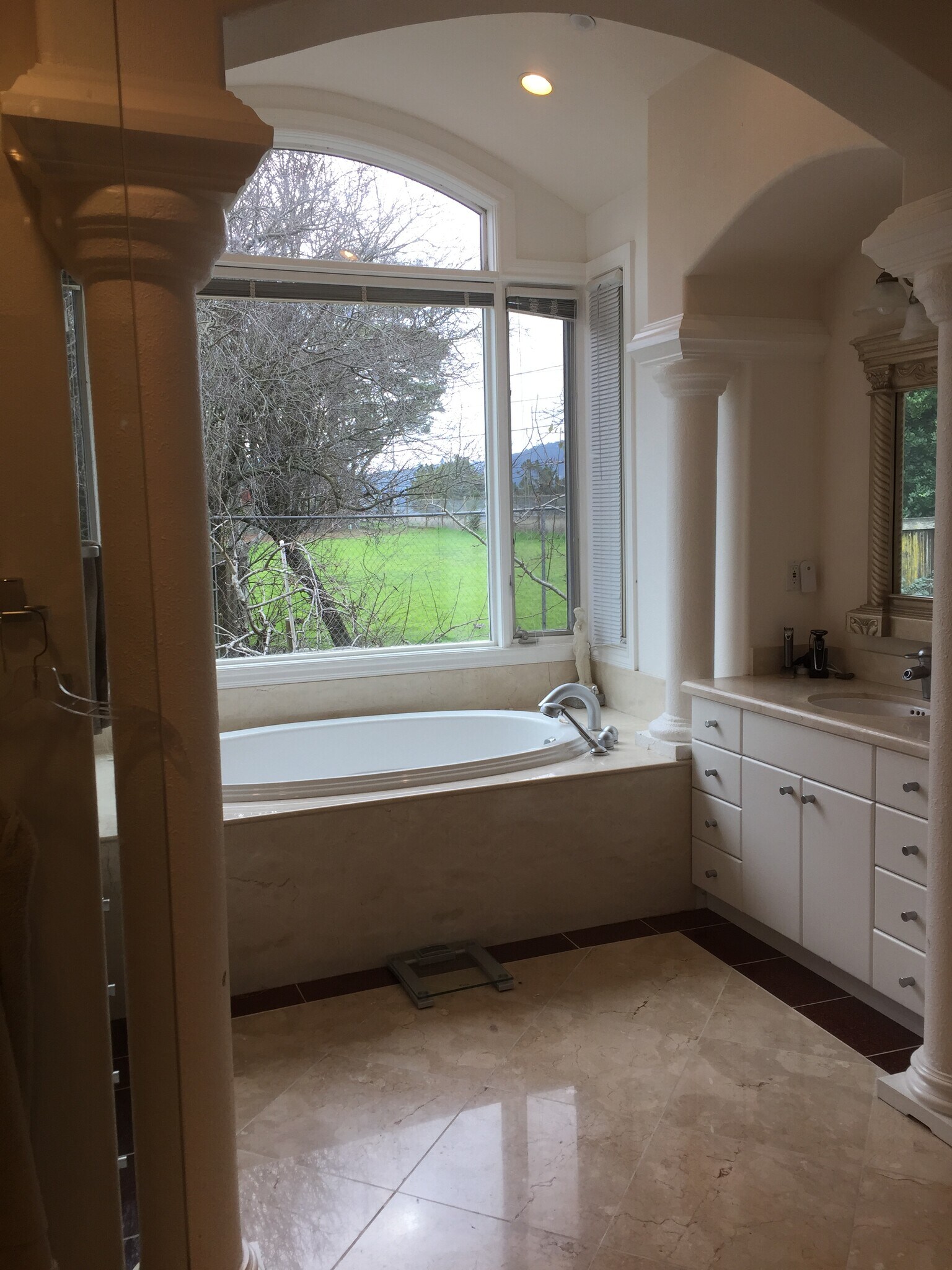 Building Photo - 1485 Lakeview Dr