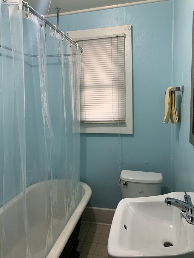 Building Photo - 1515 Poole Rd