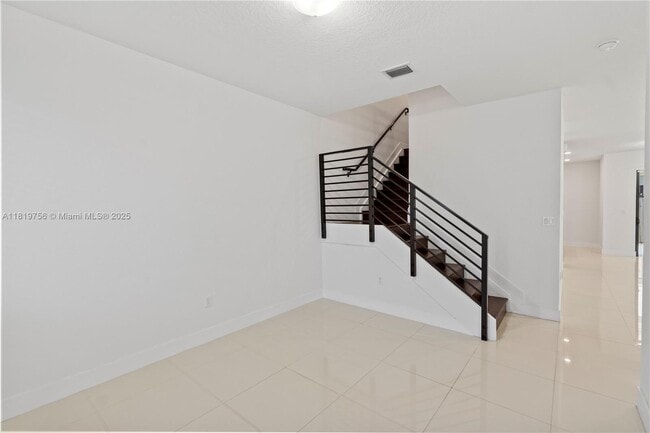Building Photo - 535 SW 91st Pl