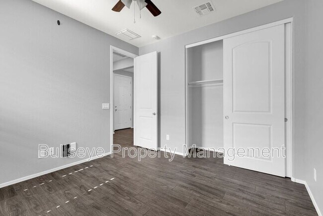 Building Photo - 17345 W Spur Dr