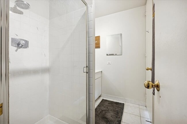 Building Photo - 345 W Fullerton Pkwy