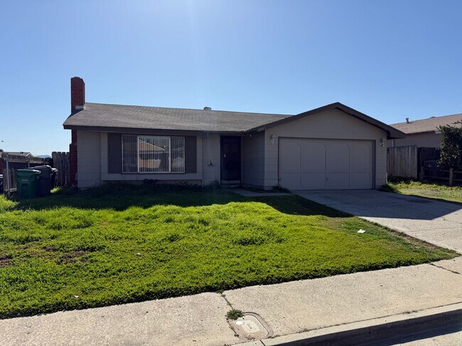 Building Photo - 4 Bedroom, 2 Bath Home with Large Yard + Two Car Garage