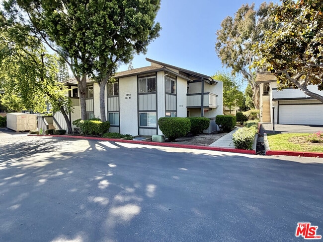 Building Photo - 1348 E Hillcrest Dr