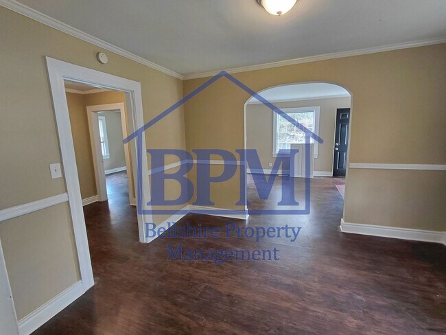 Building Photo - Spacious 3 Bed, 2 Bath Bottom-Floor Duplex...
