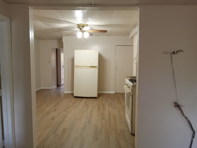 Building Photo - Cozy 2 Bedroom Home FOR RENT in Millville ...