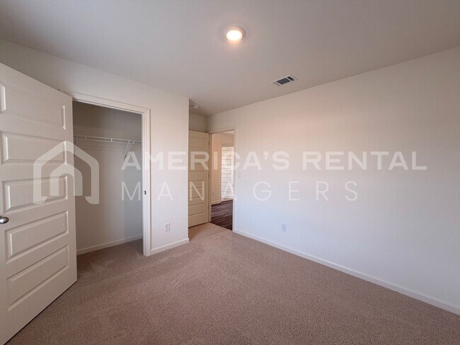 Building Photo - New Construction & Modern Living in Sandy Ridge!