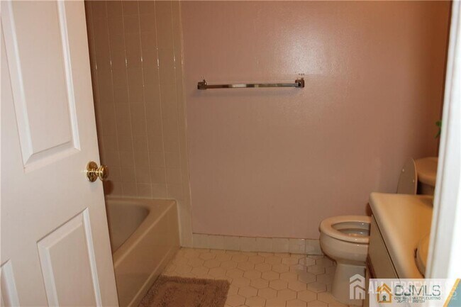 Building Photo - 82 Keystone Ct