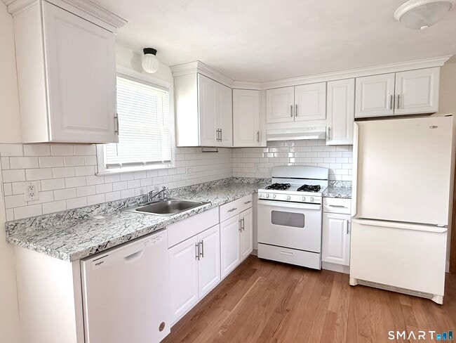 Building Photo - 100 Jordan St