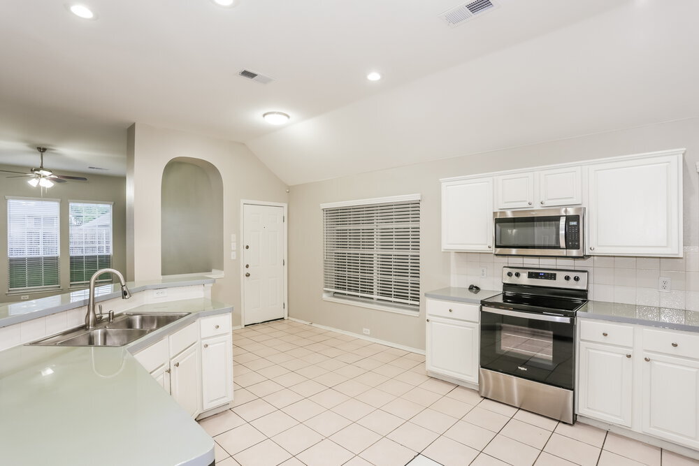 Building Photo - 4617 Seneca Dr