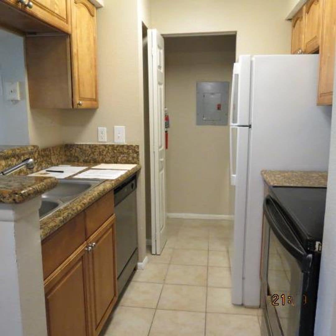 Building Photo - Altamonte Springs 1/1 condo in Gated Commu...