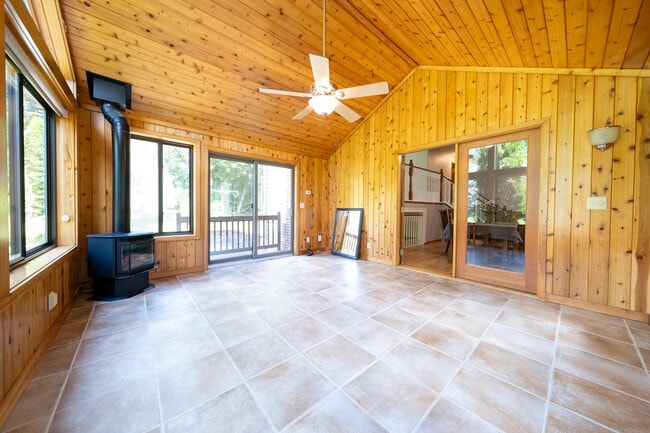 Building Photo - 17420 Barrington Ct