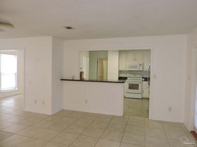 Building Photo - 2323 Silversides Loop