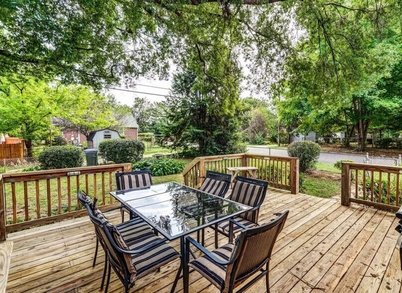 Building Photo - 3500 Rosewood Ave