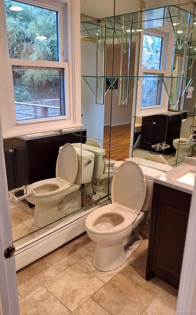 Building Photo - 5 Suzie Dr