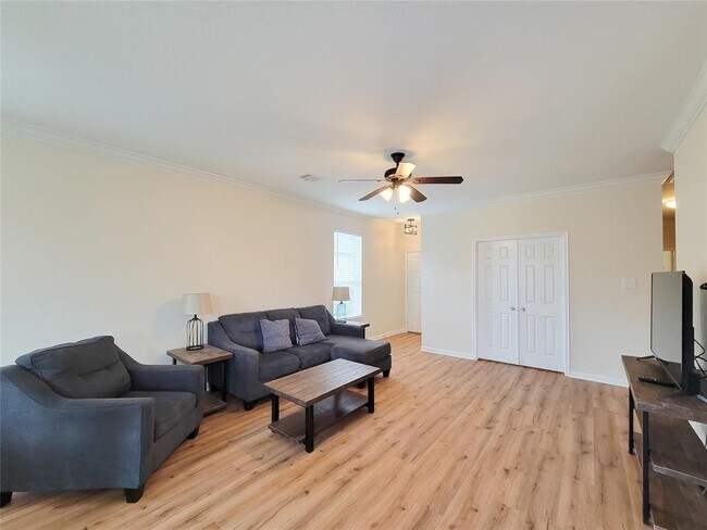 Building Photo - 1610 Pointe Leone