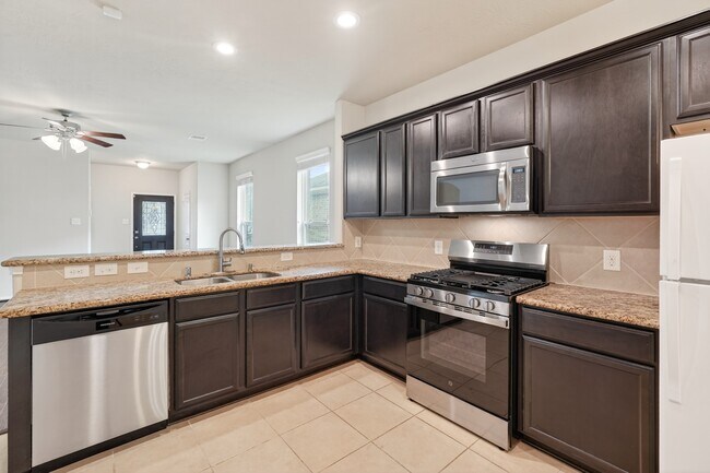 Building Photo - 12027 Rockridge Falls Dr