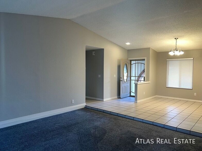 Building Photo - 4145 W Bluefield Ave