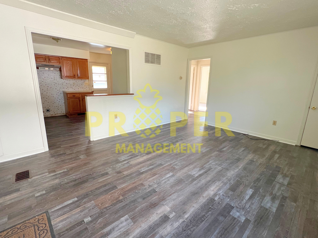 Building Photo - 2 bedrooms 1 bathroom house