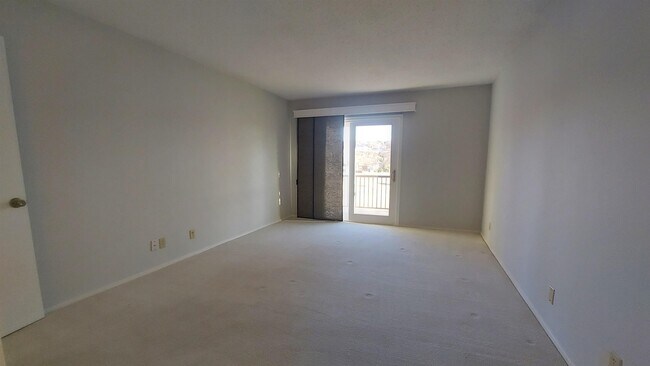 Building Photo - 1214 Hi Stirrup