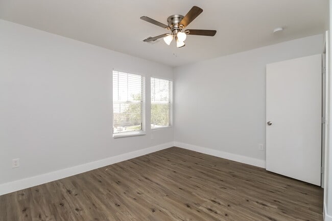 Building Photo - 2476 W Gypsum Ave
