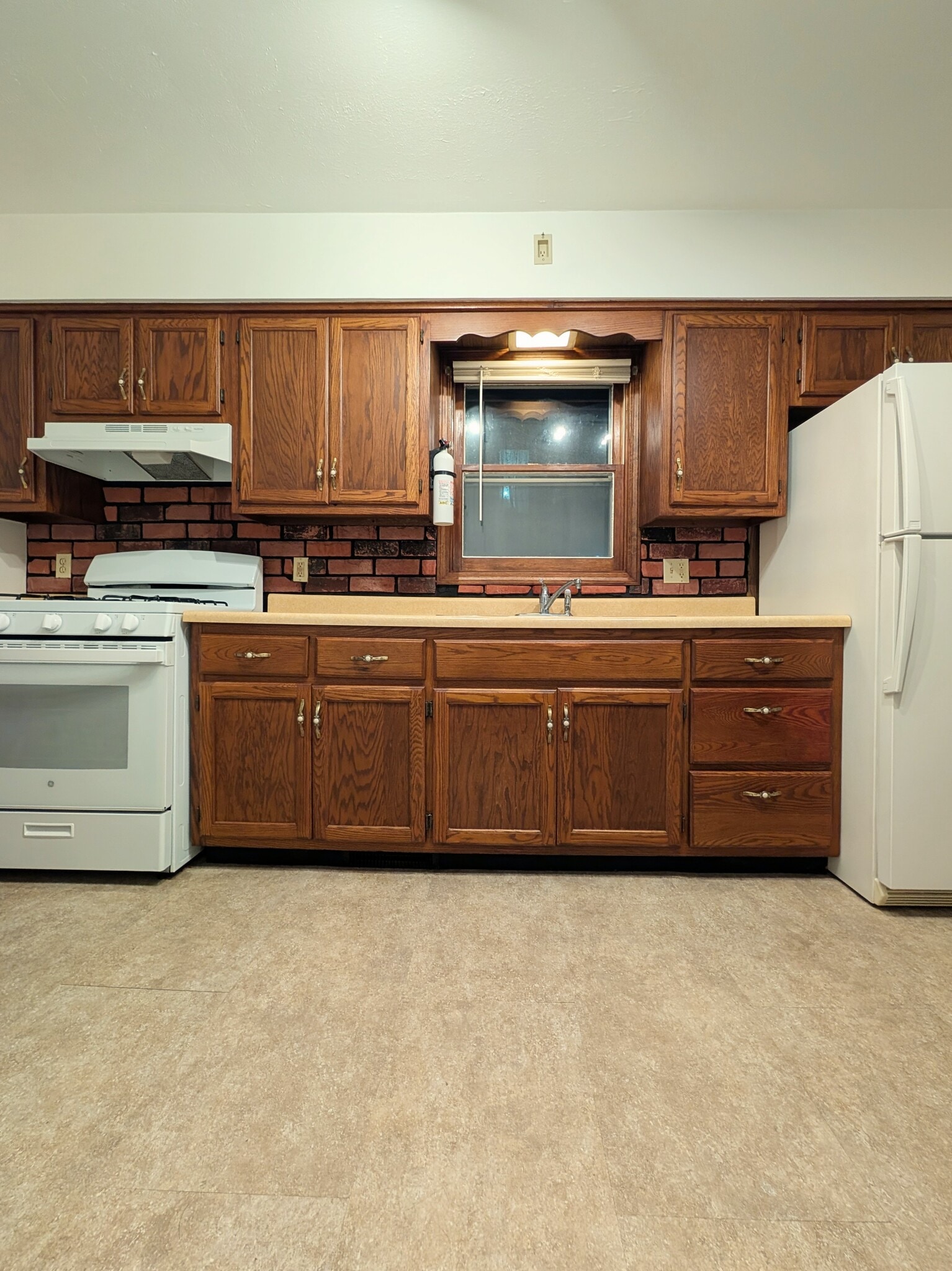 Building Photo - 591 N Lincoln Ave