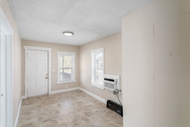 Building Photo - Drive By And Appy! $25 App Fee! Cute 2bdrm...