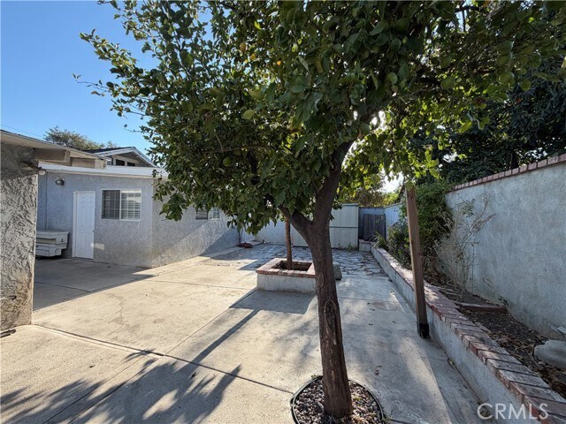 Building Photo - 129 E Pomona Ave