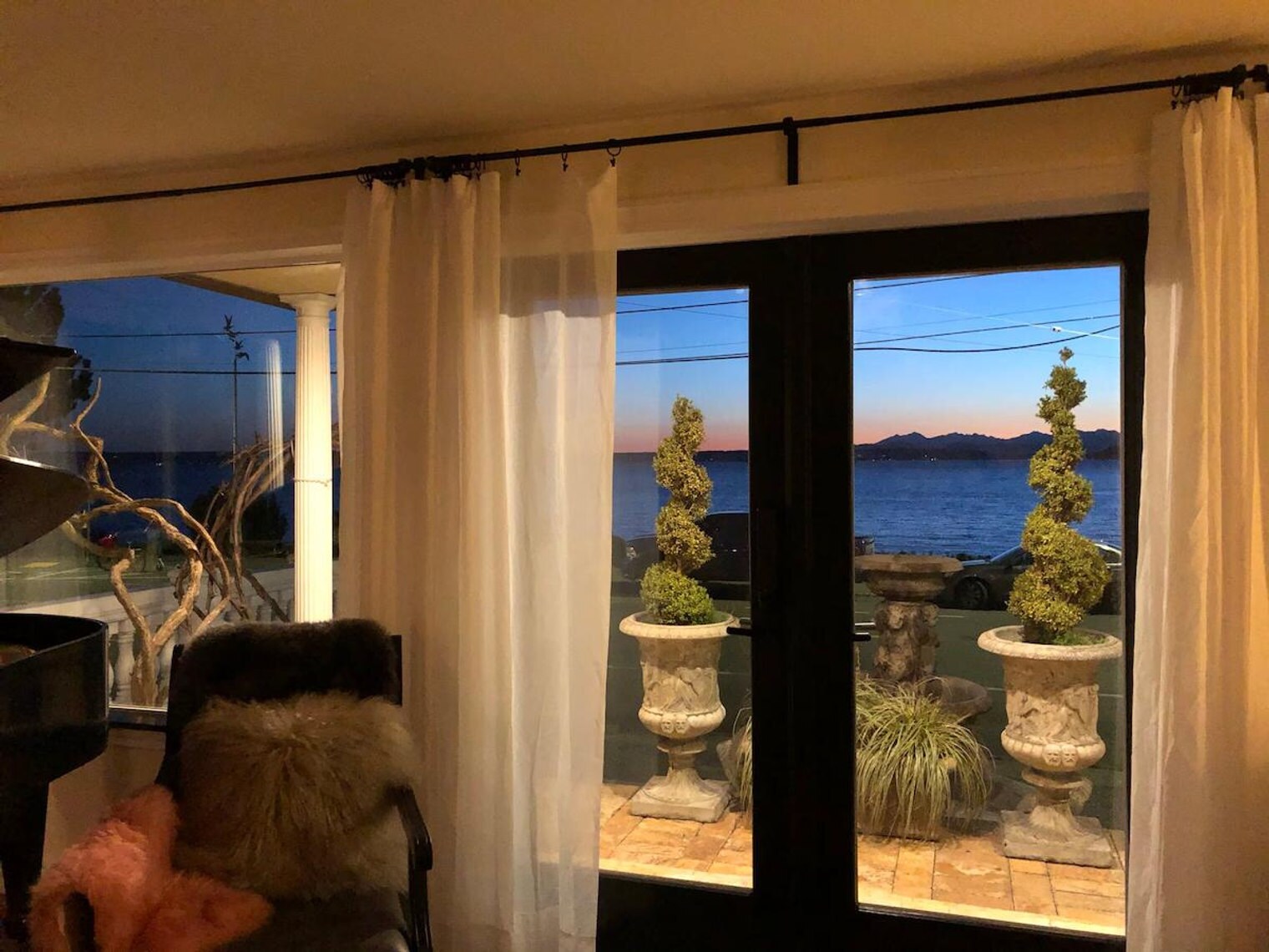 Building Photo - 4030 Beach Dr SW