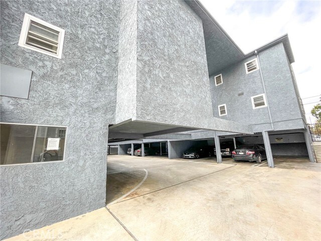 Building Photo - 6655 W 86th Pl